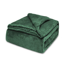 Cargar imagen en el visor de la galería, Manta Borreguito Sherpa 130x160cm Reversible Extra Suave- Verde
